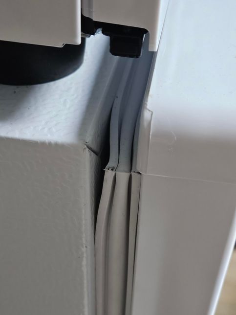 냉동실 천장 비정상적인 얼음이 생기는데 고무패킹 때문일까요?의 0번 째 이미지