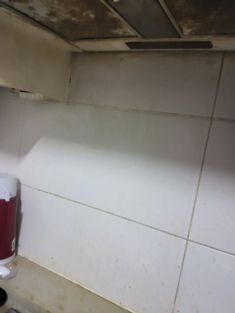 주방 가스레인지 쪽에 기름때가 안닦이는데 어떻게 청소하면되나요 청소업체를 불러야 할까요?의 0번 째 이미지