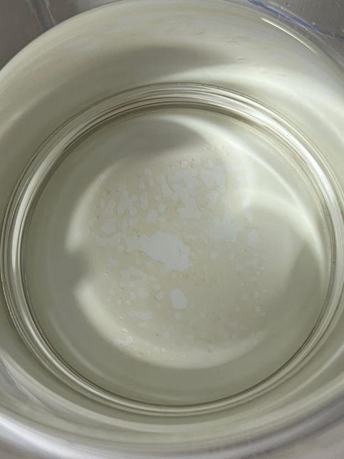 한일가습기 사용중인데 쓸수록 밑에가 벗겨지네요.. 물에오래놔두면 가루가 둥둥 떠다니는데 써도되나요?의 0번 째 이미지