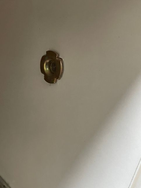 이렇게 생긴 나사는 어떻게 푸는건가요?의 0번 째 이미지