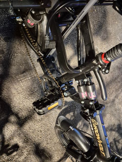 전기자전거의 페달이 안움직입니다.원인조무알수 있을까요?의 0번 째 이미지