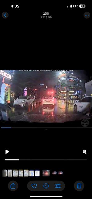 택시차량과 점선과 실선사이 끼어들기중 접촉사고의 0번 째 이미지