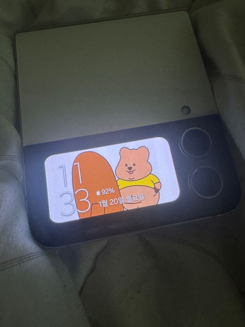 갤럭시 Z플립 4 떨어뜨린 후, 어디에 문제가 발생한 걸까요ㅠㅠ의 1번 째 이미지