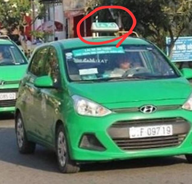 그랩택시중에 택시 위에 택시라고 적힌걸 부착한택시도 있고의 1번 째 이미지