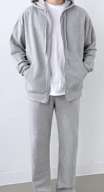 여자가 회색 집업 & 회색 바지 세트로 입어도 안 이상하나요?의 0번 째 이미지