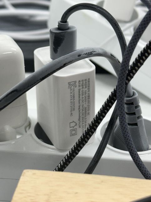 사무실내에서 하얀 먼지? 곰팡이 같은개 내려 앉아요의 1번 째 이미지