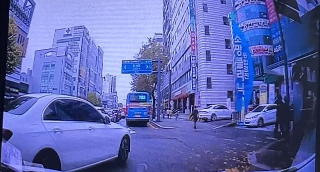 차선변경 사고 과실 비율 부탁드려요!의 0번 째 이미지