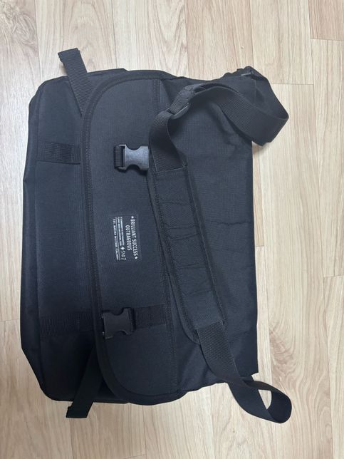 사진에 나와있는 자켓에 크로스백(어깨로 메는 가방), 니트에 자켓 조합 괜찮나요…?의 2번 째 이미지