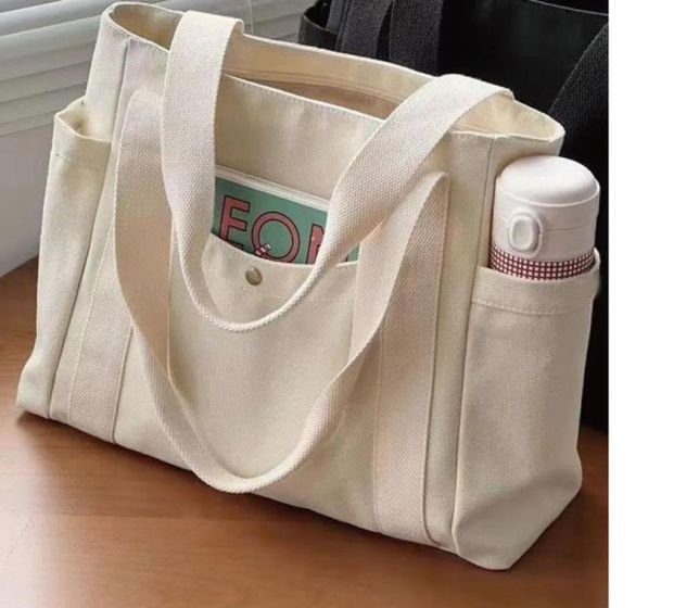 에코백을 찾고있는데 혹시 비슷한거라도 아시는 분?의 0번 째 이미지