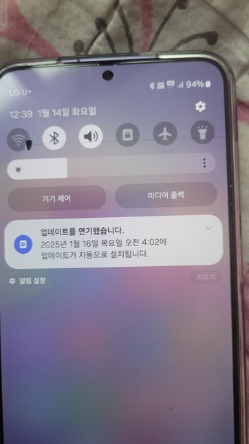 이거 화면디스플레이액정이나간건가요?? 수리비 얼마 나오나요?의 0번 째 이미지