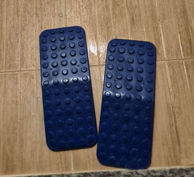 이런 화장실 슬리퍼 찾아주세요 발등감싸는끈은없는데 발바닥부분판만있어서 아치쪽으로 볼록 딱딱하게 나와있습니다의 0번 째 이미지