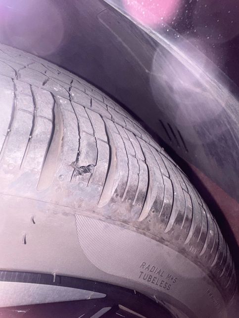 포트홀 타이어 찢어짐 조치—————의 0번 째 이미지