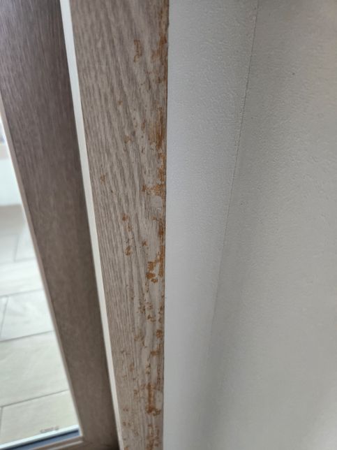 샤시 오염 지울수있는 방법 도와주세요?의 1번 째 이미지