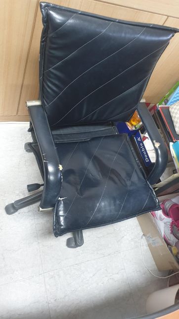 오래된 의자인데 똑같은걸 구하고싶어요ㅠㅠ 혹시 모델명을 알 수 있을까요?의 3번 째 이미지