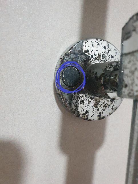 샤워기 수전에 나사 캡 이거 어떻게 빼야하나요?의 0번 째 이미지