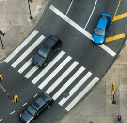 우회전 차선에 보행자 횡단보도 우선 이 사람이 먼저 아닌가요?의 0번 째 이미지