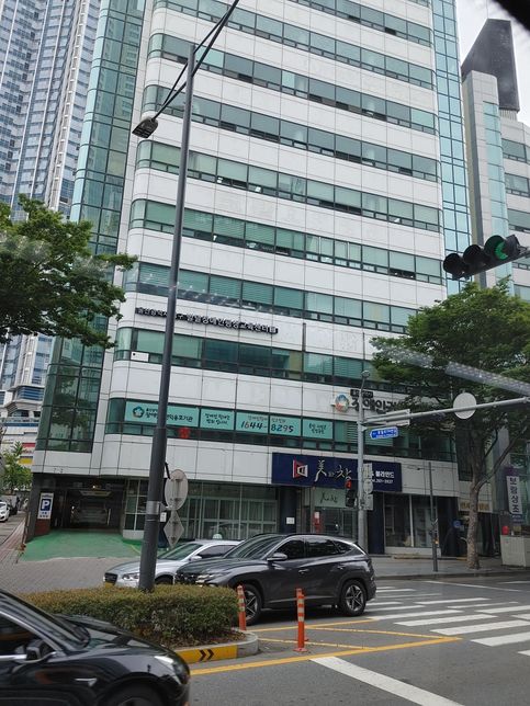 사회에서 중요한 일을 제대로 안하고 자기 이익에만 축내려고 다른 사람에게 피해를 주는 사람에게 왜 돈밖에 모른다는 비유를 하나요?의 0번 째 이미지