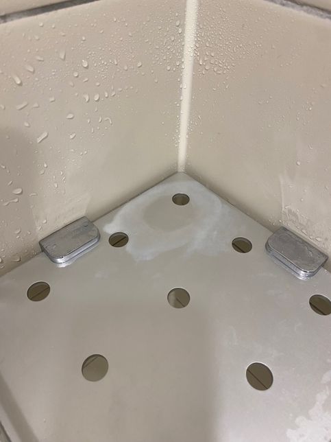 화장실에 하얀얼룩 어떻게 지우나요??의 0번 째 이미지