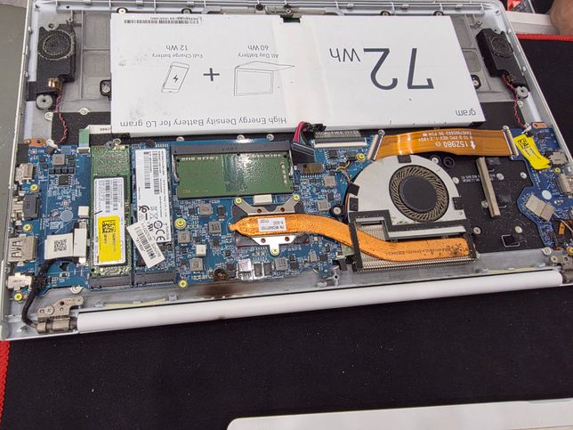 노트북 박살났는데 사진보면 아시는분 답변좀요 ㅠ의 0번 째 이미지