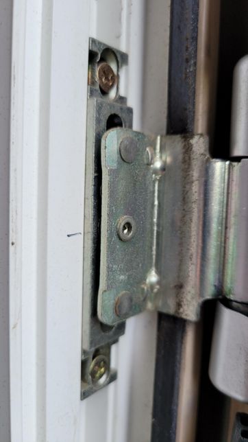 안녕하세요 아파트 창문 경첩 관련하여 질문드려요.의 0번 째 이미지