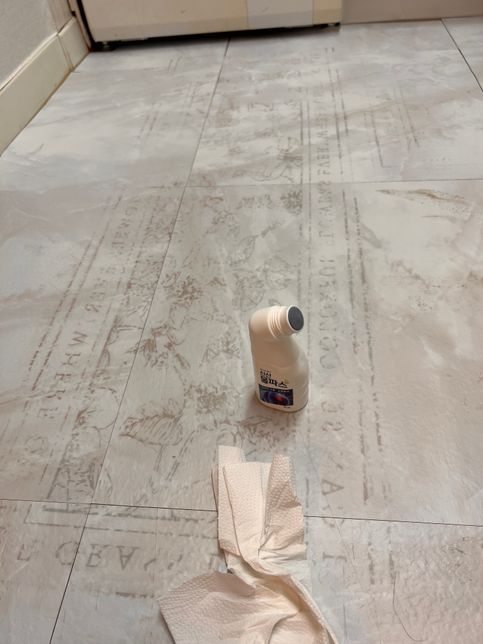 데코타일에 새긴 잉크 지우는법좀 알려주세요의 0번 째 이미지