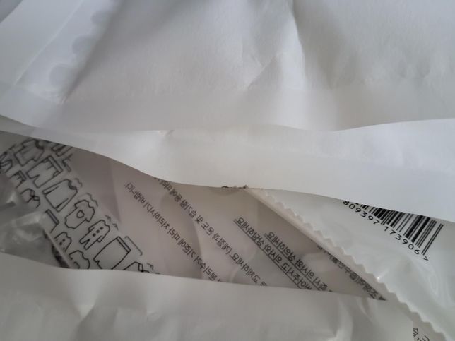 제습제 새것인데 검게 묻은게 많아요.의 0번 째 이미지