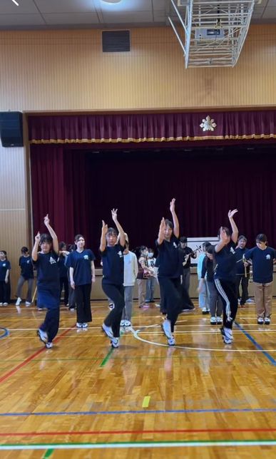 이게 무슨 춤인지 아시는 분 있나요??의 0번 째 이미지