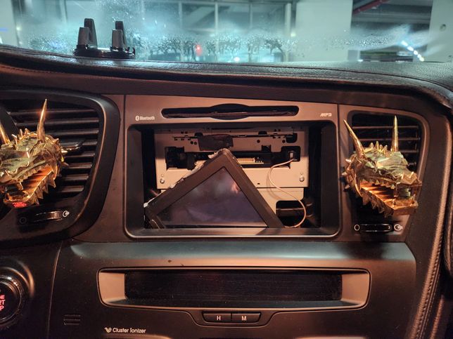 매립된 네비게이션이 떨어졌어요. 견적이 얼마나 나올까요?의 0번 째 이미지