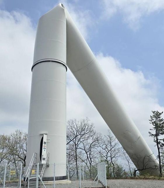 풍력발전기가 완전히 꺽여서 쓰러졌다는데 말이되나요?의 0번 째 이미지