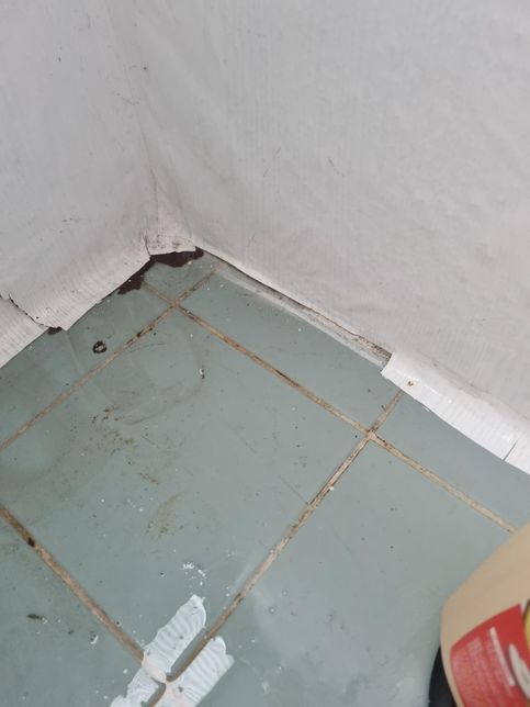 세탁실 뒷배란다 바댁에 물이있어요~의 2번 째 이미지