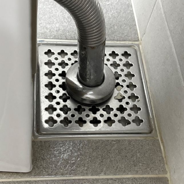 화장실 세면대 밑 바닥 하수구?에 물이 차올라요의 0번 째 이미지