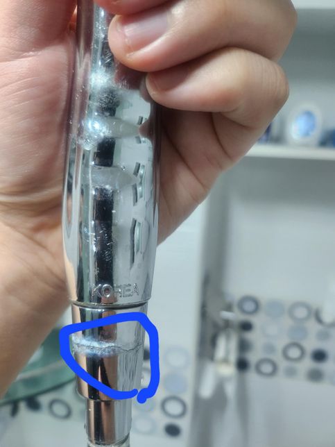 (사진 첨부합니다) 안녕하세요 원룸 샤워기에서 물이 새는데 이것 좀 봐주세요의 0번 째 이미지