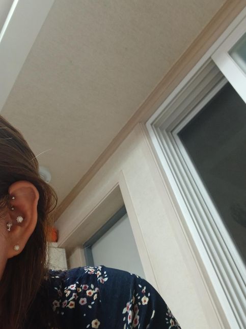 피어싱 관련하여 질문 부탁 드립니다~의 1번 째 이미지