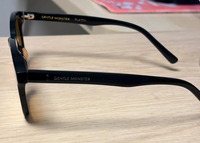 젠틀몬스터 렝 플렛바 오렌지 제품 이거 진품인가요?의 2번 째 이미지