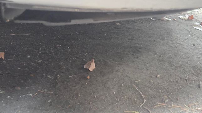 자동차 범버밑에 플라스틱이 벌어졌습니다의 2번 째 이미지