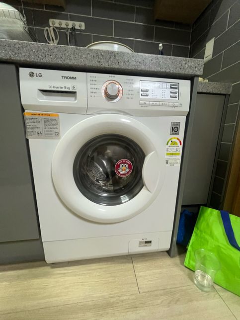 세탁기에서 먼지가 너무 많이 붙는데 해결법 알려주세요의 0번 째 이미지