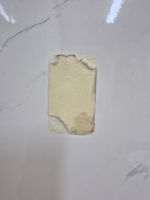 세수대야 걸이 떨어지면서 끈끈이 제거 질문드립니다의 0번 째 이미지