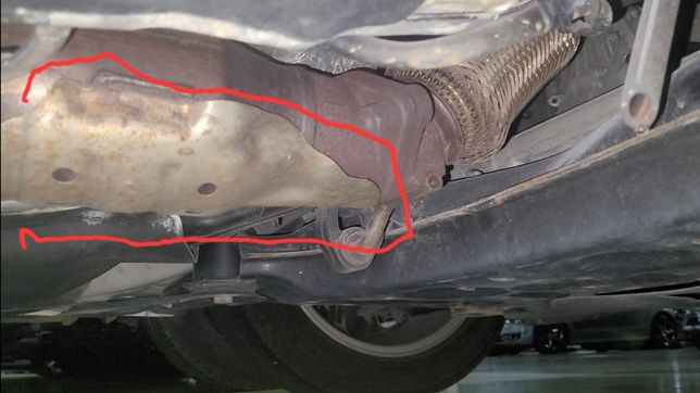 차량 하부 배기관에 저렇게 덮혀있는건 무엇인가요?의 0번 째 이미지