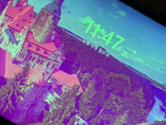 컴퓨터 화면이 쨍한 녹색빛으로 나오는데 왜으러는겅가여…의 0번 째 이미지