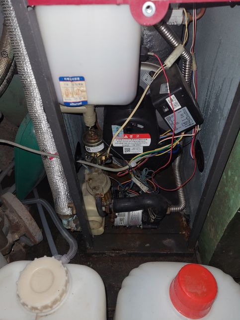 보일러 부품 질문 있습니다. 물 통과하는 부분 조이는 부분입니다.의 1번 째 이미지