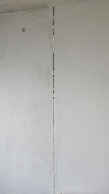 갈라진 크랙같은 부분을 어떻게 하는게 좋을까요?의 0번 째 이미지