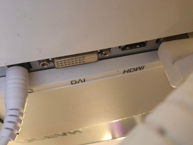 모니터선 질문 이게 Dc케이블 맞나요?의 3번 째 이미지