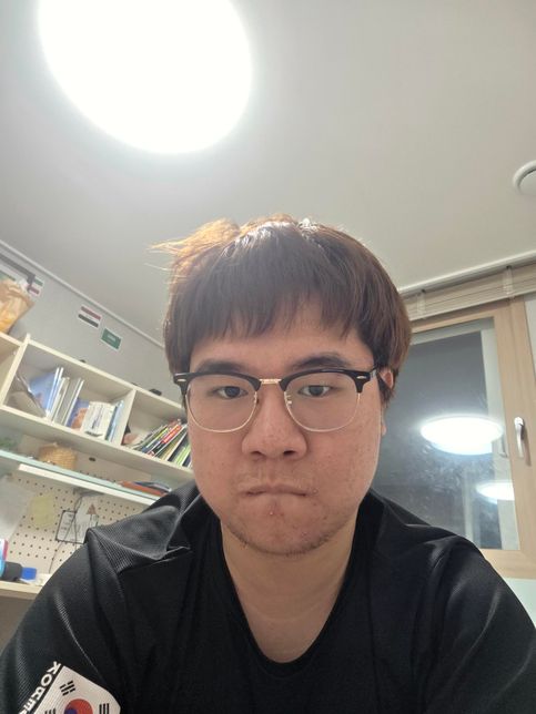 저 진짜 끔찍할정도로 못생겼죠..?의 0번 째 이미지
