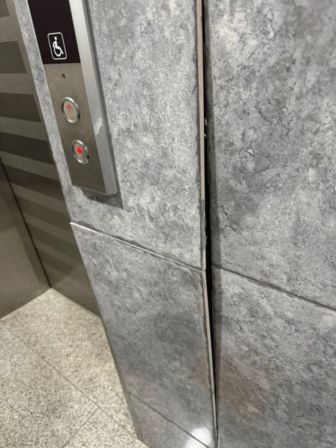 건물 내부 타일 파손 문제 수리장기보류의 0번 째 이미지