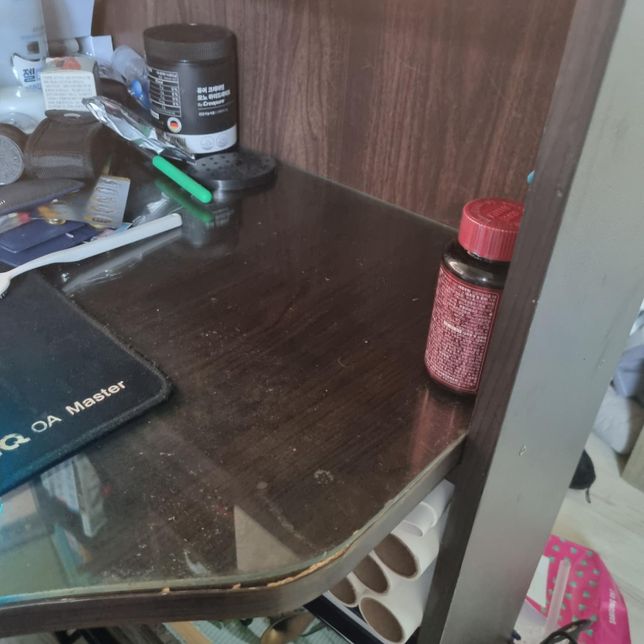 이런 특이한..? 책상을 찾고 있습니다!의 1번 째 이미지