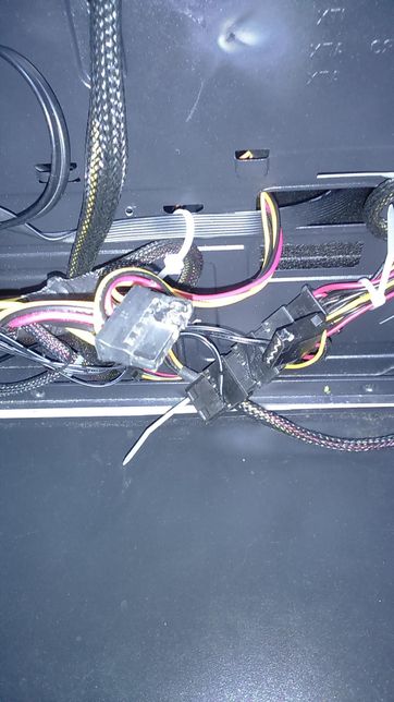 친구가 자꾸 5년전 컴이라고 똥컴이러는데, 기분은 나쁘지 않은데, 매일조립하니까 허리가 아파서 너무 힘듭니다.의 3번 째 이미지