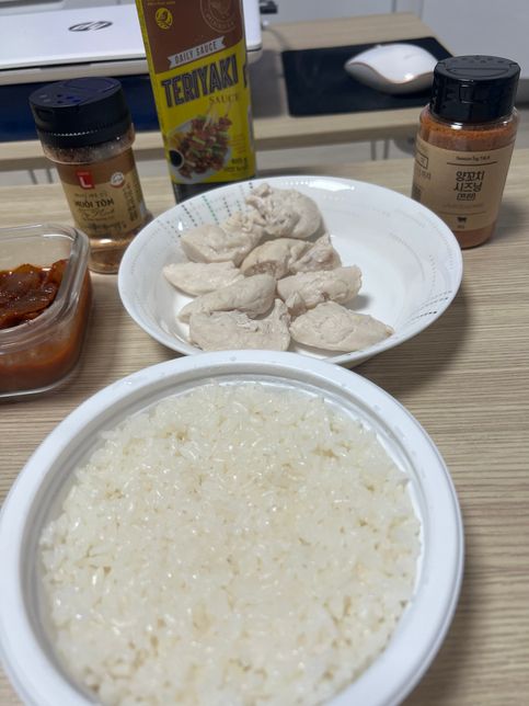 닭고기 (안심 ) 이정도면 익은건가요?? 다이어트땜에 먹엇는데 배가아프네요 ㅜㅜ의 1번 째 이미지