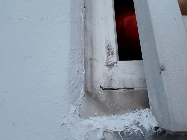 창호 실리콘 누수관련 무엇이 문제인가요?의 0번 째 이미지