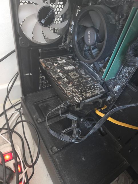 컴퓨터가 이상합니다.. 도와주세요 ㅠㅠ의 0번 째 이미지