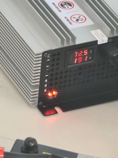 저기오토바이충전중인데요 2키로라던데의 0번 째 이미지